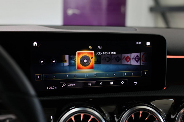 Mercedes-Benz A-Klasse AMG 35 4MATIC *Pano*Nw Kop*Sfeerverlichting*Multibeam Led* Mercedes-Benz A-Klasse AMG 35 4MATIC *Pano*Nw Kop*Sfeerverlichting*Multibeam Led*