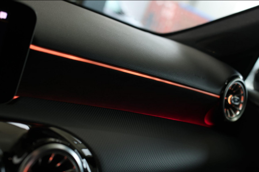 Mercedes-Benz A-Klasse AMG 35 4MATIC *Pano*Nw Kop*Sfeerverlichting*Multibeam Led* Mercedes-Benz A-Klasse AMG 35 4MATIC *Pano*Nw Kop*Sfeerverlichting*Multibeam Led*