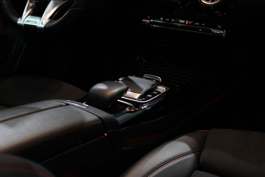 Mercedes-Benz A-Klasse AMG 35 4MATIC *Pano*Nw Kop*Sfeerverlichting*Multibeam Led* Mercedes-Benz A-Klasse AMG 35 4MATIC *Pano*Nw Kop*Sfeerverlichting*Multibeam Led*