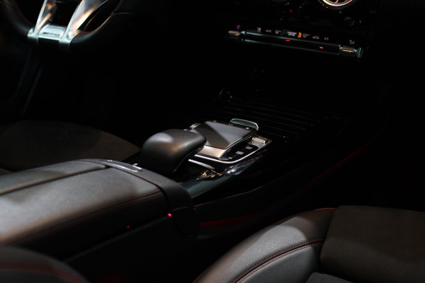 Mercedes-Benz A-Klasse AMG 35 4MATIC *Pano*Nw Kop*Sfeerverlichting*Multibeam Led* Mercedes-Benz A-Klasse AMG 35 4MATIC *Pano*Nw Kop*Sfeerverlichting*Multibeam Led*