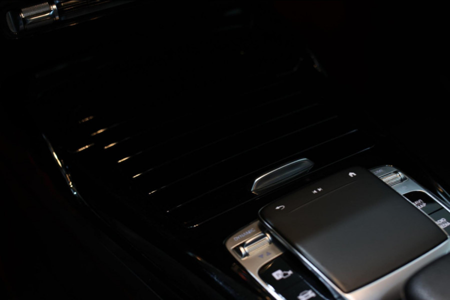 Mercedes-Benz A-Klasse AMG 35 4MATIC *Pano*Nw Kop*Sfeerverlichting*Multibeam Led* Mercedes-Benz A-Klasse AMG 35 4MATIC *Pano*Nw Kop*Sfeerverlichting*Multibeam Led*