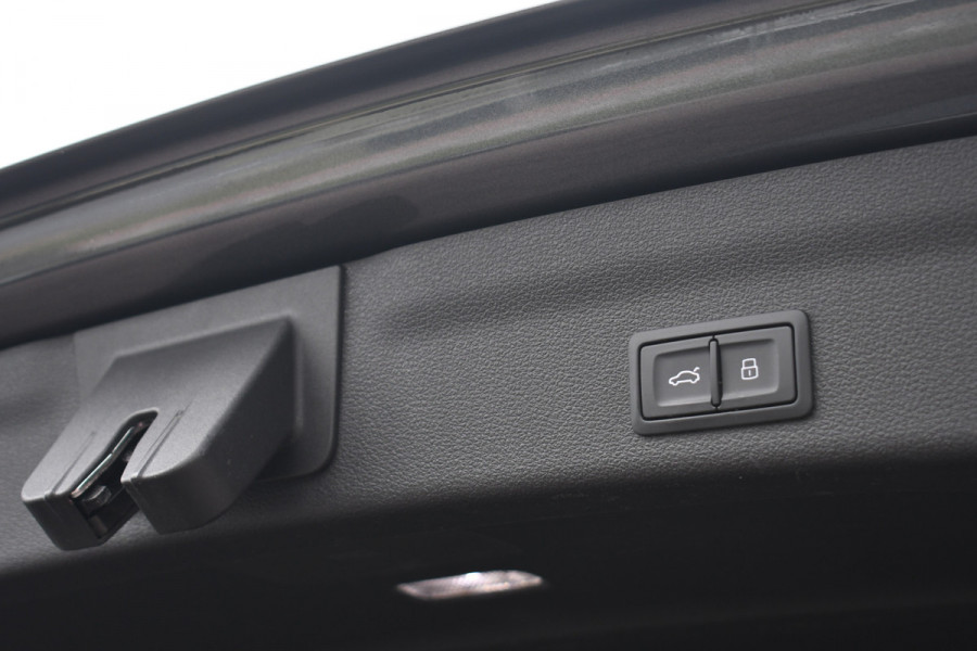 Audi RS6 Avant 4.0 TFSI quattro Dyn+ B&O-high Carbon Pano Ceramic HUD Alc-hemel Softclose Stoelvent Audi RS6 Avant 4.0 TFSI quattro Dyn+ B&O-high Carbon Pano Ceramic HUD Alc-hemel Softclose Stoelvent