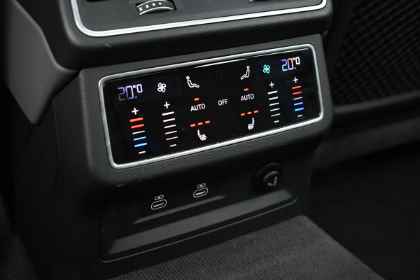 Audi RS6 Avant 4.0 TFSI quattro Dyn+ B&O-high Carbon Pano Ceramic HUD Alc-hemel Softclose Stoelvent Audi RS6 Avant 4.0 TFSI quattro Dyn+ B&O-high Carbon Pano Ceramic HUD Alc-hemel Softclose Stoelvent