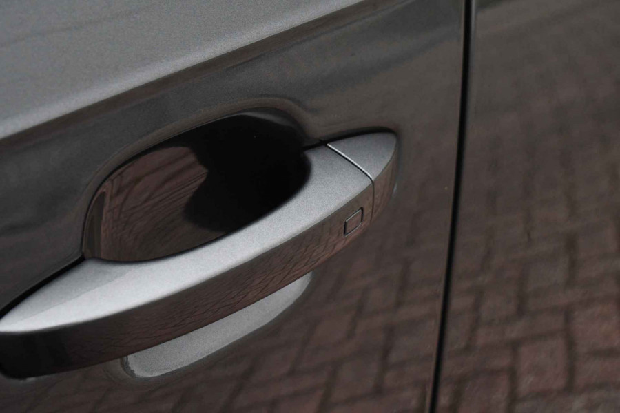 Audi RS6 Avant 4.0 TFSI quattro Dyn+ B&O-high Carbon Pano Ceramic HUD Alc-hemel Softclose Stoelvent Audi RS6 Avant 4.0 TFSI quattro Dyn+ B&O-high Carbon Pano Ceramic HUD Alc-hemel Softclose Stoelvent