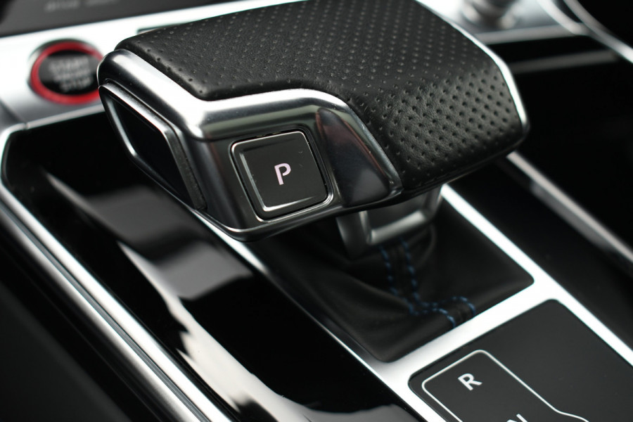 Audi RS6 Avant 4.0 TFSI quattro Dyn+ B&O-high Carbon Pano Ceramic HUD Alc-hemel Softclose Stoelvent Audi RS6 Avant 4.0 TFSI quattro Dyn+ B&O-high Carbon Pano Ceramic HUD Alc-hemel Softclose Stoelvent