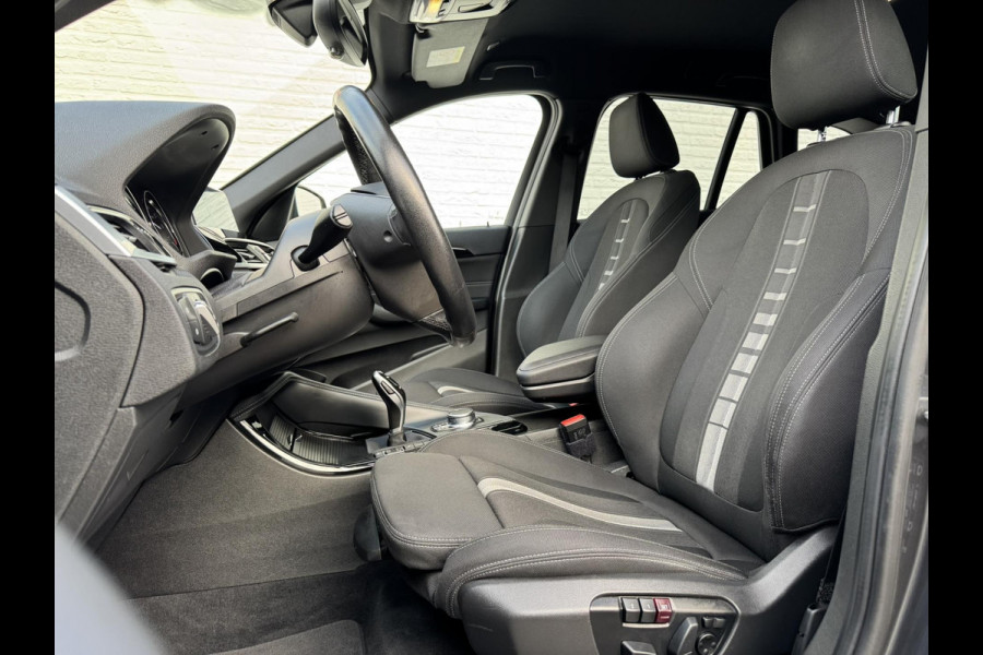 BMW X1 SDrive18i High Executive Automaat Cruise control Climate control Stoelverwarming Navigatie Full LED Head-up display Camera BMW X1 SDrive18i High Executive Automaat Cruise control Climate control Stoelverwarming Navigatie Full LED Head-up display Camera