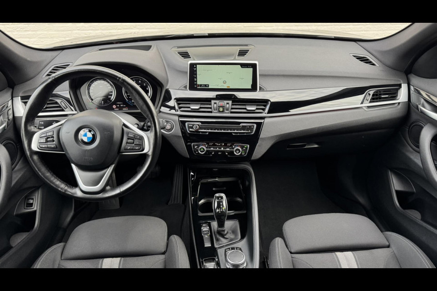 BMW X1 SDrive18i High Executive Automaat Cruise control Climate control Stoelverwarming Navigatie Full LED Head-up display Camera BMW X1 SDrive18i High Executive Automaat Cruise control Climate control Stoelverwarming Navigatie Full LED Head-up display Camera