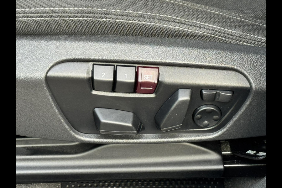 BMW X1 SDrive18i High Executive Automaat Cruise control Climate control Stoelverwarming Navigatie Full LED Head-up display Camera BMW X1 SDrive18i High Executive Automaat Cruise control Climate control Stoelverwarming Navigatie Full LED Head-up display Camera