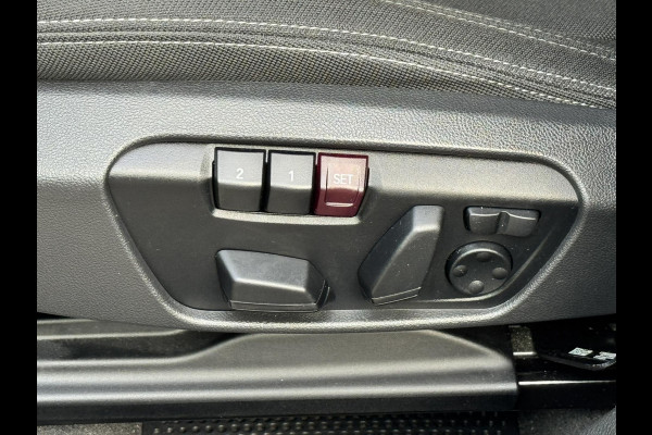 BMW X1 SDrive18i High Executive Automaat Cruise control Climate control Stoelverwarming Navigatie Full LED Head-up display Camera BMW X1 SDrive18i High Executive Automaat Cruise control Climate control Stoelverwarming Navigatie Full LED Head-up display Camera