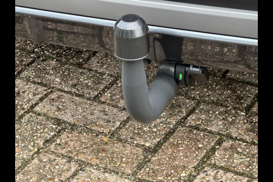 BMW X1 SDrive18i High Executive Automaat Cruise control Climate control Stoelverwarming Navigatie Full LED Head-up display Camera BMW X1 SDrive18i High Executive Automaat Cruise control Climate control Stoelverwarming Navigatie Full LED Head-up display Camera