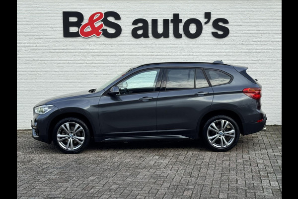 BMW X1 SDrive18i High Executive Automaat Cruise control Climate control Stoelverwarming Navigatie Full LED Head-up display Camera BMW X1 SDrive18i High Executive Automaat Cruise control Climate control Stoelverwarming Navigatie Full LED Head-up display Camera