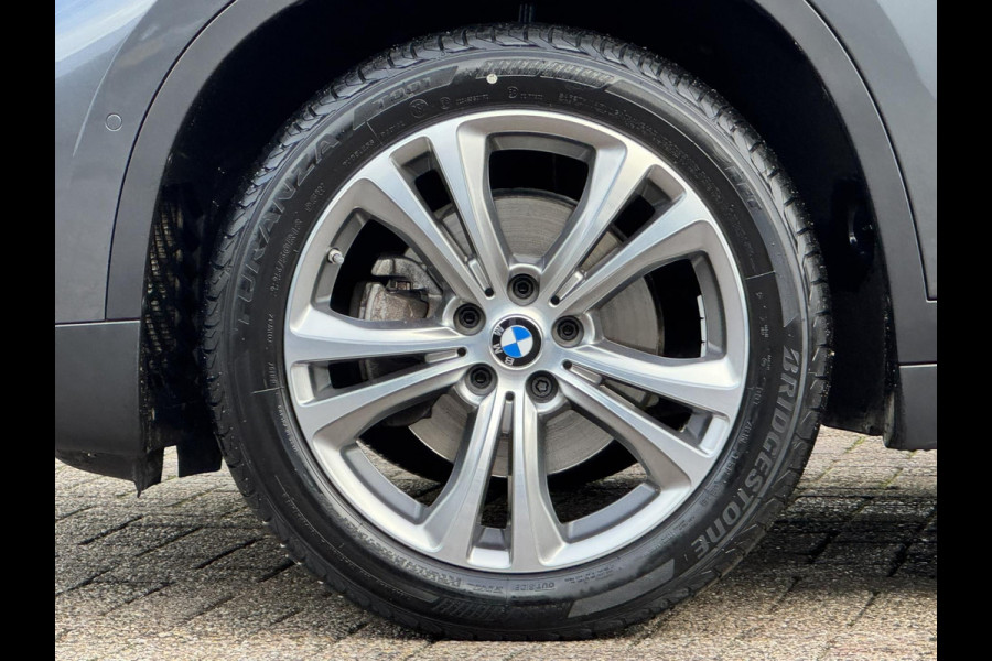 BMW X1 SDrive18i High Executive Automaat Cruise control Climate control Stoelverwarming Navigatie Full LED Head-up display Camera BMW X1 SDrive18i High Executive Automaat Cruise control Climate control Stoelverwarming Navigatie Full LED Head-up display Camera