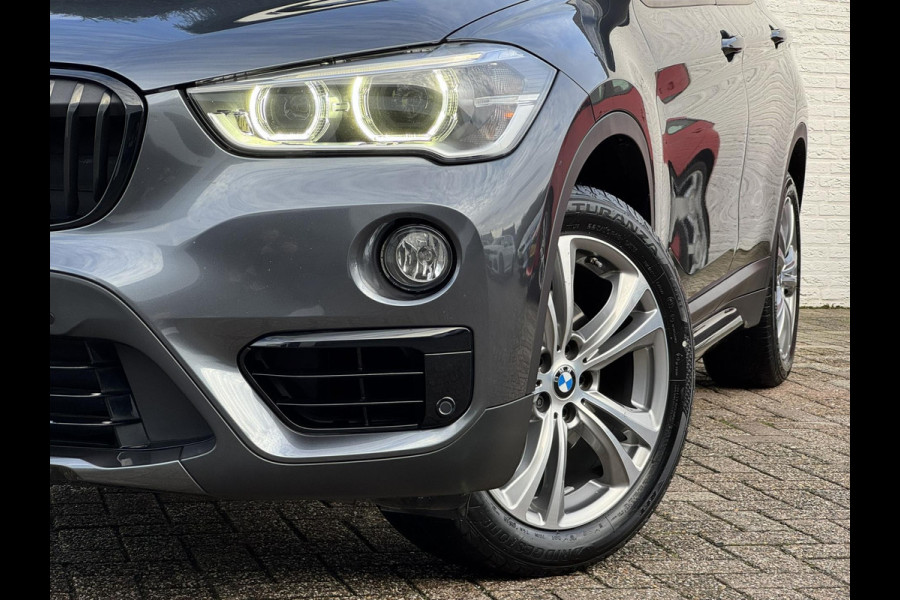 BMW X1 SDrive18i High Executive Automaat Cruise control Climate control Stoelverwarming Navigatie Full LED Head-up display Camera BMW X1 SDrive18i High Executive Automaat Cruise control Climate control Stoelverwarming Navigatie Full LED Head-up display Camera