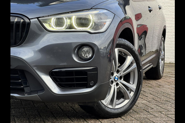BMW X1 SDrive18i High Executive Automaat Cruise control Climate control Stoelverwarming Navigatie Full LED Head-up display Camera BMW X1 SDrive18i High Executive Automaat Cruise control Climate control Stoelverwarming Navigatie Full LED Head-up display Camera
