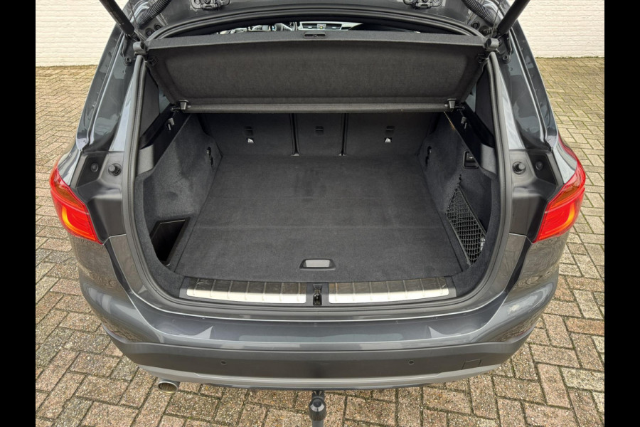 BMW X1 SDrive18i High Executive Automaat Cruise control Climate control Stoelverwarming Navigatie Full LED Head-up display Camera BMW X1 SDrive18i High Executive Automaat Cruise control Climate control Stoelverwarming Navigatie Full LED Head-up display Camera