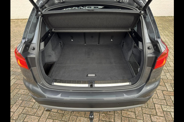 BMW X1 SDrive18i High Executive Automaat Cruise control Climate control Stoelverwarming Navigatie Full LED Head-up display Camera BMW X1 SDrive18i High Executive Automaat Cruise control Climate control Stoelverwarming Navigatie Full LED Head-up display Camera