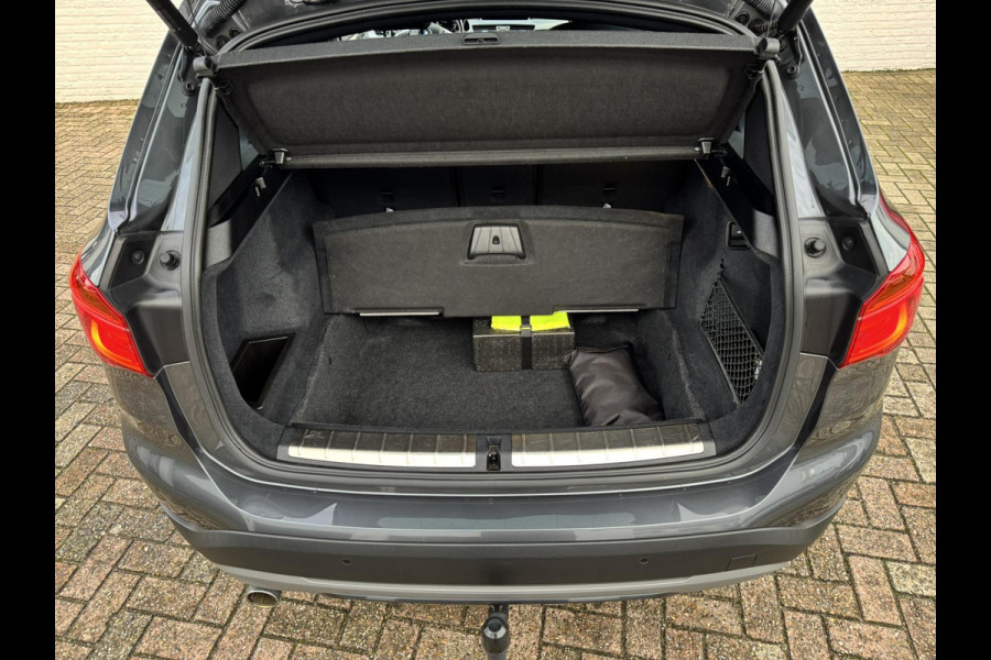 BMW X1 SDrive18i High Executive Automaat Cruise control Climate control Stoelverwarming Navigatie Full LED Head-up display Camera BMW X1 SDrive18i High Executive Automaat Cruise control Climate control Stoelverwarming Navigatie Full LED Head-up display Camera