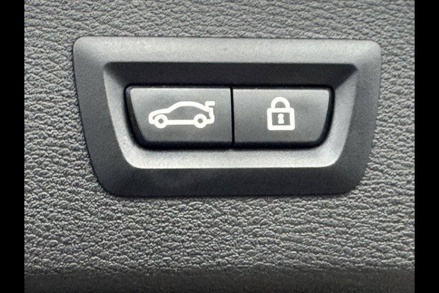 BMW X1 SDrive18i High Executive Automaat Cruise control Climate control Stoelverwarming Navigatie Full LED Head-up display Camera BMW X1 SDrive18i High Executive Automaat Cruise control Climate control Stoelverwarming Navigatie Full LED Head-up display Camera