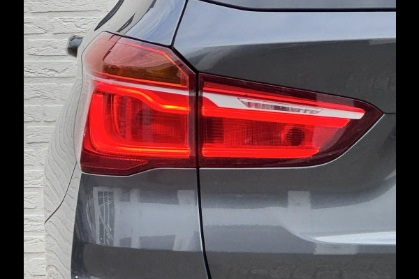 BMW X1 SDrive18i High Executive Automaat Cruise control Climate control Stoelverwarming Navigatie Full LED Head-up display Camera BMW X1 SDrive18i High Executive Automaat Cruise control Climate control Stoelverwarming Navigatie Full LED Head-up display Camera