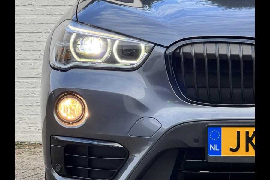BMW X1 SDrive18i High Executive Automaat Cruise control Climate control Stoelverwarming Navigatie Full LED Head-up display Camera BMW X1 SDrive18i High Executive Automaat Cruise control Climate control Stoelverwarming Navigatie Full LED Head-up display Camera