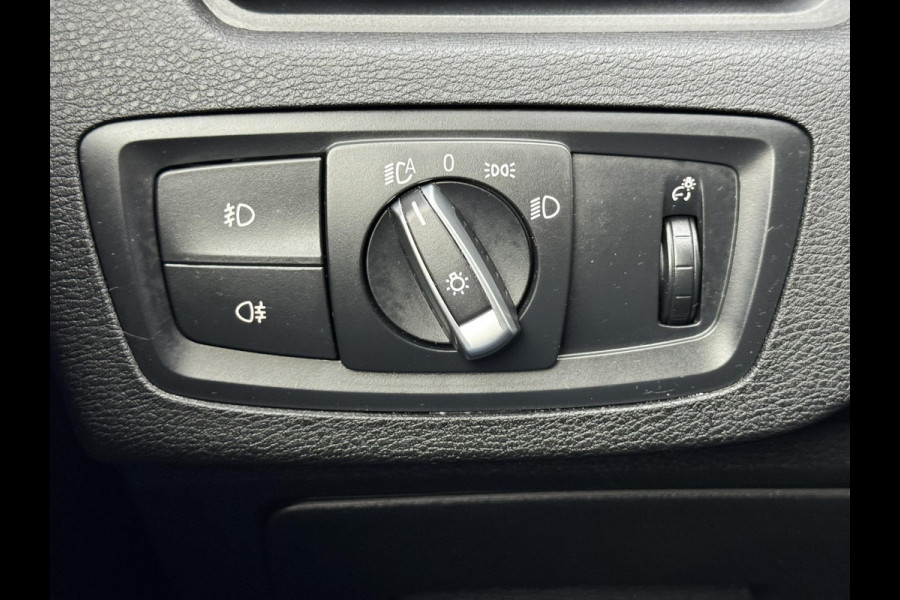 BMW X1 SDrive18i High Executive Automaat Cruise control Climate control Stoelverwarming Navigatie Full LED Head-up display Camera BMW X1 SDrive18i High Executive Automaat Cruise control Climate control Stoelverwarming Navigatie Full LED Head-up display Camera