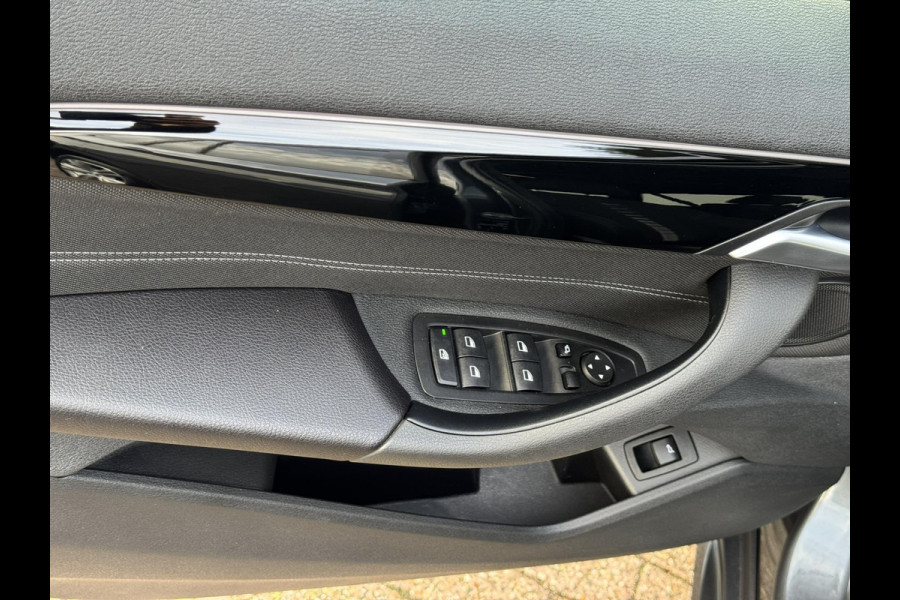 BMW X1 SDrive18i High Executive Automaat Cruise control Climate control Stoelverwarming Navigatie Full LED Head-up display Camera BMW X1 SDrive18i High Executive Automaat Cruise control Climate control Stoelverwarming Navigatie Full LED Head-up display Camera