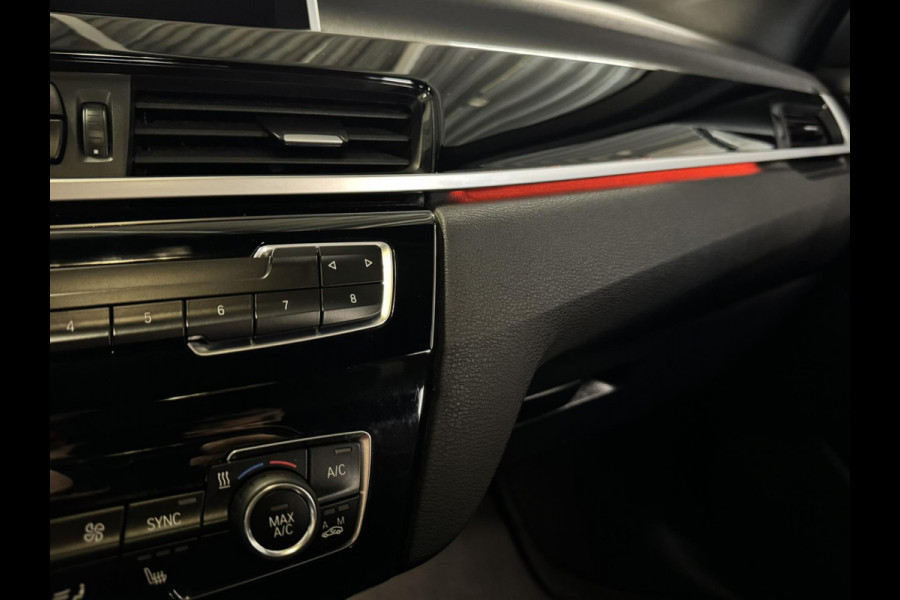 BMW X1 SDrive18i High Executive Automaat Cruise control Climate control Stoelverwarming Navigatie Full LED Head-up display Camera BMW X1 SDrive18i High Executive Automaat Cruise control Climate control Stoelverwarming Navigatie Full LED Head-up display Camera