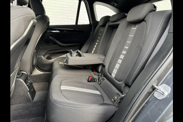 BMW X1 SDrive18i High Executive Automaat Cruise control Climate control Stoelverwarming Navigatie Full LED Head-up display Camera BMW X1 SDrive18i High Executive Automaat Cruise control Climate control Stoelverwarming Navigatie Full LED Head-up display Camera