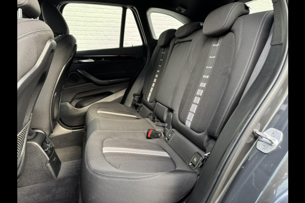 BMW X1 SDrive18i High Executive Automaat Cruise control Climate control Stoelverwarming Navigatie Full LED Head-up display Camera BMW X1 SDrive18i High Executive Automaat Cruise control Climate control Stoelverwarming Navigatie Full LED Head-up display Camera