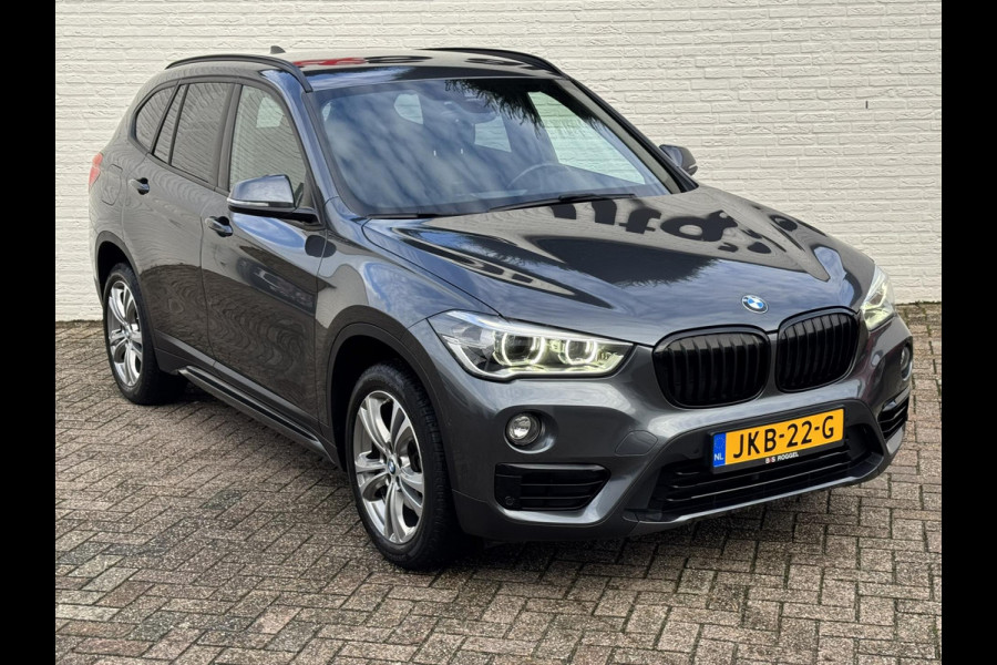 BMW X1 SDrive18i High Executive Automaat Cruise control Climate control Stoelverwarming Navigatie Full LED Head-up display Camera BMW X1 SDrive18i High Executive Automaat Cruise control Climate control Stoelverwarming Navigatie Full LED Head-up display Camera