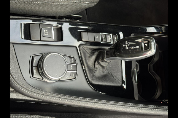 BMW X1 SDrive18i High Executive Automaat Cruise control Climate control Stoelverwarming Navigatie Full LED Head-up display Camera BMW X1 SDrive18i High Executive Automaat Cruise control Climate control Stoelverwarming Navigatie Full LED Head-up display Camera