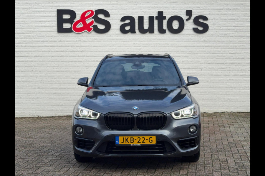 BMW X1 SDrive18i High Executive Automaat Cruise control Climate control Stoelverwarming Navigatie Full LED Head-up display Camera BMW X1 SDrive18i High Executive Automaat Cruise control Climate control Stoelverwarming Navigatie Full LED Head-up display Camera