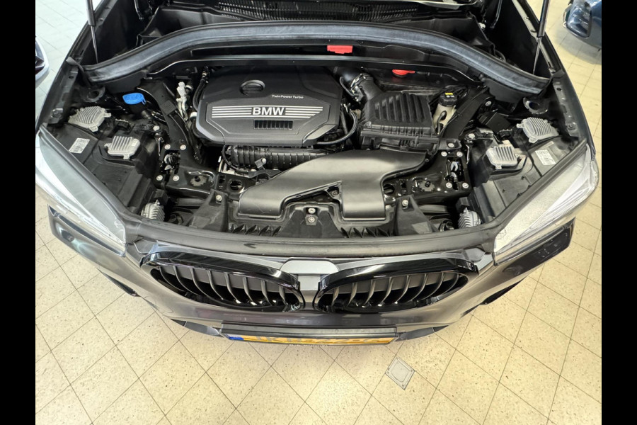 BMW X1 SDrive18i High Executive Automaat Cruise control Climate control Stoelverwarming Navigatie Full LED Head-up display Camera BMW X1 SDrive18i High Executive Automaat Cruise control Climate control Stoelverwarming Navigatie Full LED Head-up display Camera