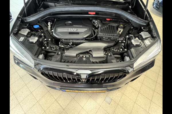 BMW X1 SDrive18i High Executive Automaat Cruise control Climate control Stoelverwarming Navigatie Full LED Head-up display Camera BMW X1 SDrive18i High Executive Automaat Cruise control Climate control Stoelverwarming Navigatie Full LED Head-up display Camera
