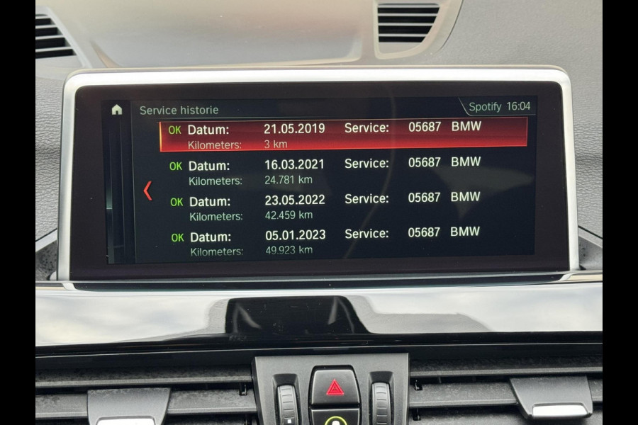 BMW X1 SDrive18i High Executive Automaat Cruise control Climate control Stoelverwarming Navigatie Full LED Head-up display Camera BMW X1 SDrive18i High Executive Automaat Cruise control Climate control Stoelverwarming Navigatie Full LED Head-up display Camera