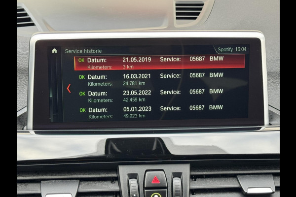 BMW X1 SDrive18i High Executive Automaat Cruise control Climate control Stoelverwarming Navigatie Full LED Head-up display Camera BMW X1 SDrive18i High Executive Automaat Cruise control Climate control Stoelverwarming Navigatie Full LED Head-up display Camera