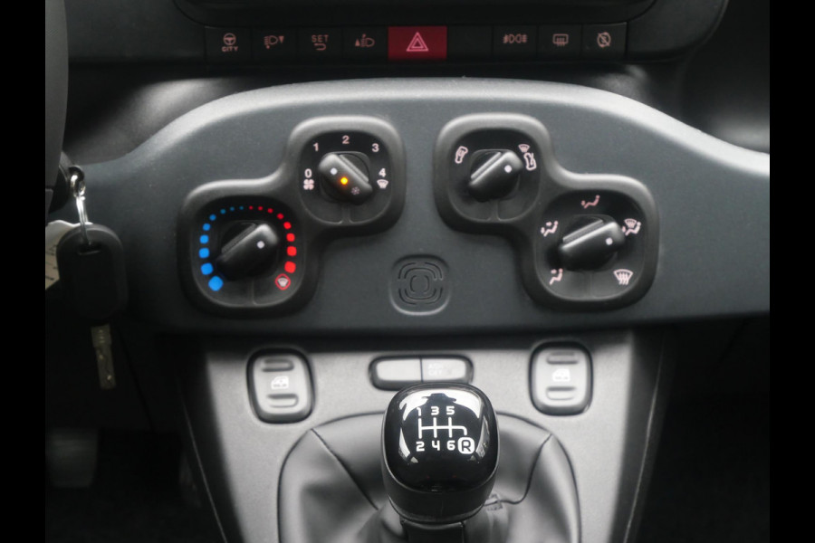 Fiat Panda Hybrid Cross | Airco | Bluetooth Dakrails | LED | PDC | Uit voorraad leverbaar ! Fiat Panda Hybrid Cross | Airco | Bluetooth Dakrails | LED | PDC | Uit voorraad leverbaar !