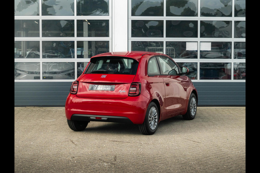 Fiat 500E 42 kWh | Uit voorraad leverbaar | 17% Bijtelling| Clima | Cruise | Apple Carplay Fiat 500E 42 kWh | Uit voorraad leverbaar | 17% Bijtelling| Clima | Cruise | Apple Carplay