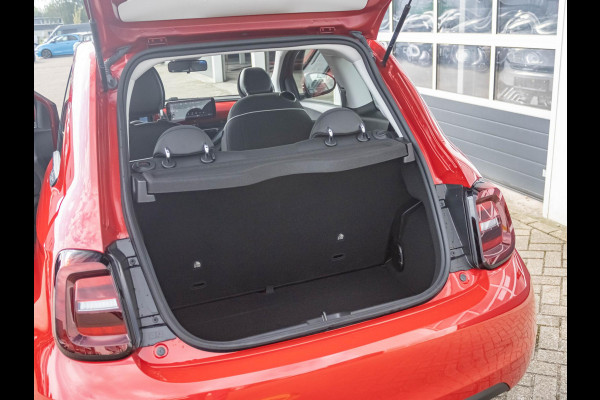 Fiat 500E 42 kWh | Uit voorraad leverbaar | 17% Bijtelling| Clima | Cruise | Apple Carplay Fiat 500E 42 kWh | Uit voorraad leverbaar | 17% Bijtelling| Clima | Cruise | Apple Carplay