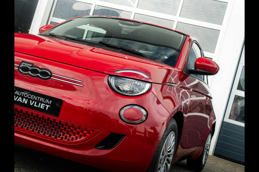 Fiat 500E 42 kWh | Uit voorraad leverbaar | 17% Bijtelling| Clima | Cruise | Apple Carplay Fiat 500E 42 kWh | Uit voorraad leverbaar | 17% Bijtelling| Clima | Cruise | Apple Carplay