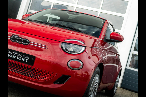 Fiat 500E 42 kWh | Uit voorraad leverbaar | 17% Bijtelling| Clima | Cruise | Apple Carplay Fiat 500E 42 kWh | Uit voorraad leverbaar | 17% Bijtelling| Clima | Cruise | Apple Carplay