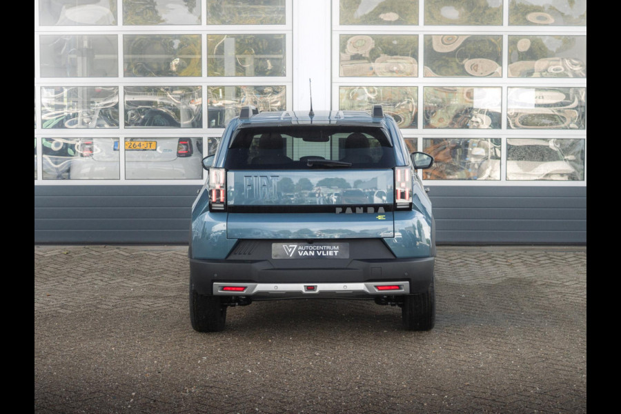 Fiat Grande Panda La Prima 7.4 kW 44 kWh | Uit voorraad leverbaar | Clima | Cruise | Camera | Apple Carplay | 17" | Navi | Winter Pack