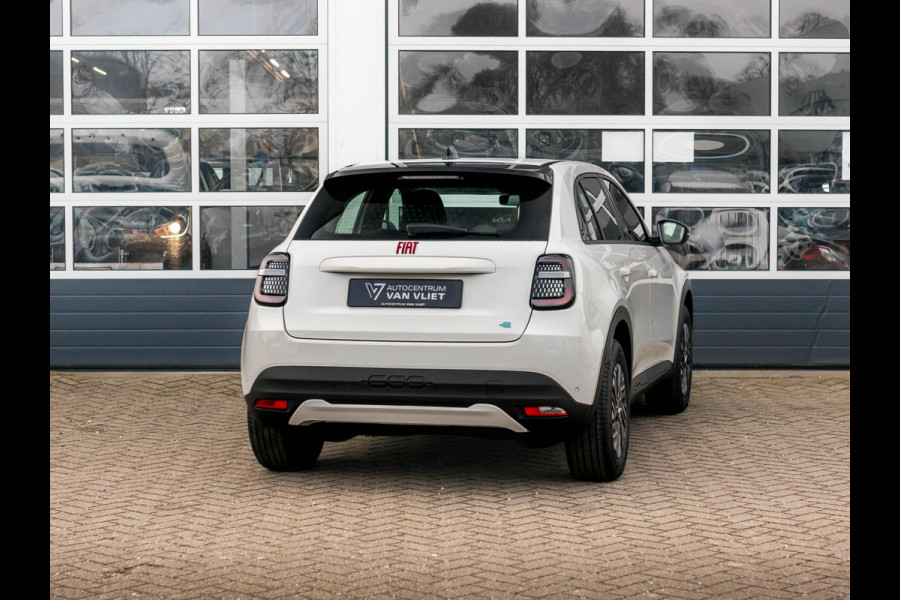 Fiat 600E RED 54 kWh | Uit voorraad leverbaar | 17% Bijtelling | Mega scherpe Prijs | Gratis Wallbox Fiat 600E RED 54 kWh | Uit voorraad leverbaar | 17% Bijtelling | Mega scherpe Prijs | Gratis Wallbox