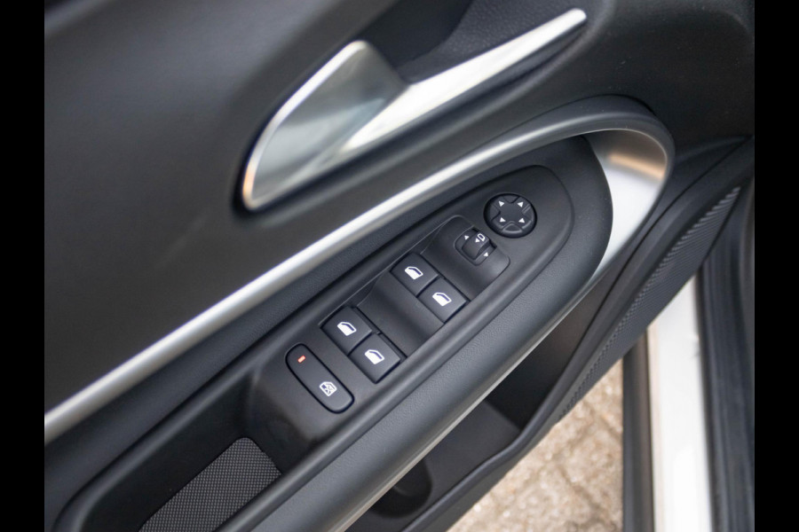 Jeep Avenger Summit 54 kWh | Uit voorraad leverbaar | 17%  Bijtelling | Schuif/Kanteldak | Leder&Winter Pack | Warmtepomp | Info&Convenience Pack | Full Operational Lease € 599,- Jeep Avenger Summit 54 kWh | Uit voorraad leverbaar | 17%  Bijtelling | Schuif/Kanteldak | Leder&Winter Pack | Warmtepomp | Info&Convenience Pack | Full Operational Lease € 599,-