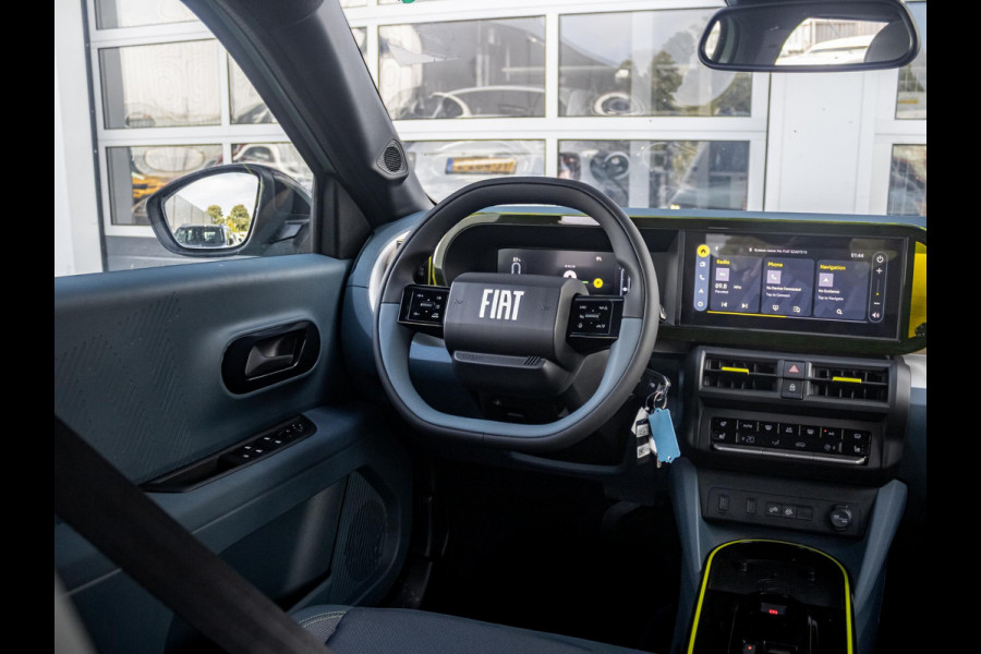 Fiat Grande Panda La Prima 7.4 kW 44 kWh | Uit voorraad leverbaar | Clima | Cruise | Camera | Apple Carplay | 17" | Navi | Winter Pack