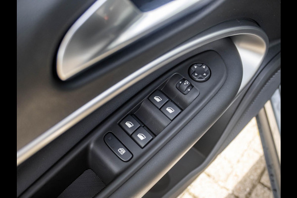 Jeep Avenger 1.2 e-Hybrid Summit | Winter Pack | Schuif/Kanteldak | Infotaiment&Convenience Pack | Bicolore Jeep Avenger 1.2 e-Hybrid Summit | Winter Pack | Schuif/Kanteldak | Infotaiment&Convenience Pack | Bicolore