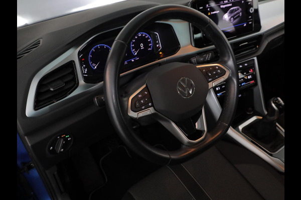 Volkswagen T-Roc 1.0 TSI Life Business 110pk 6bak| Navi| LM-velgen| verwarmd stuur| Parksensors Volkswagen T-Roc 1.0 TSI Life Business 110pk 6bak| Navi| LM-velgen| verwarmd stuur| Parksensors