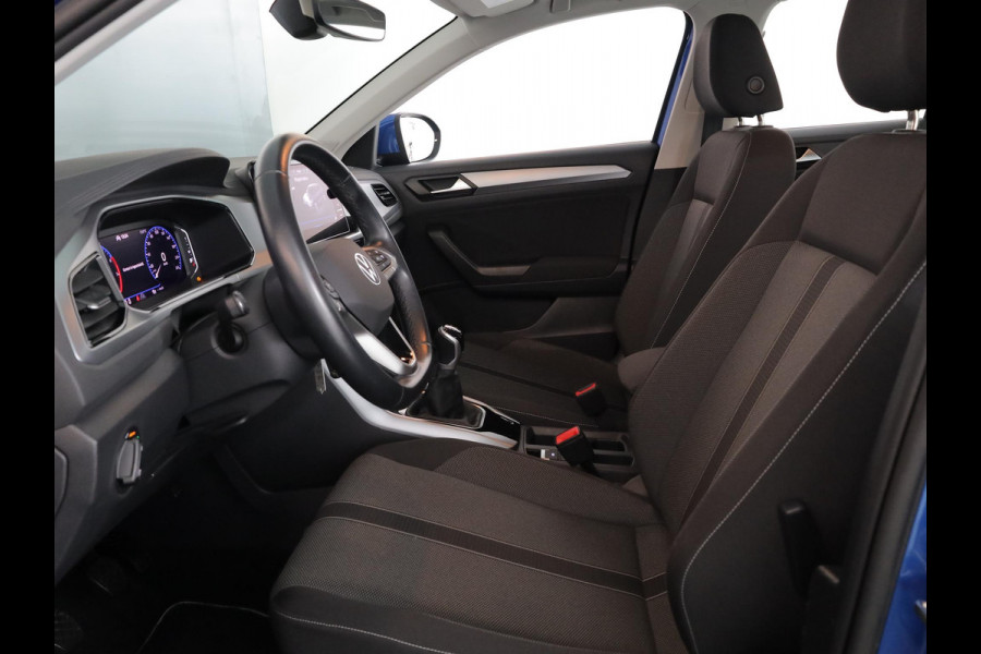Volkswagen T-Roc 1.0 TSI Life Business 110pk 6bak| Navi| LM-velgen| verwarmd stuur| Parksensors Volkswagen T-Roc 1.0 TSI Life Business 110pk 6bak| Navi| LM-velgen| verwarmd stuur| Parksensors