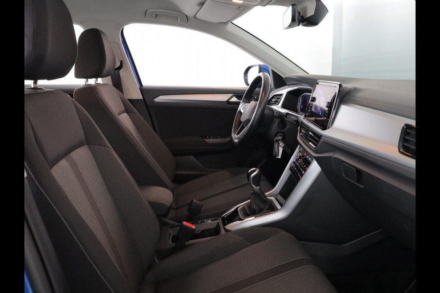 Volkswagen T-Roc 1.0 TSI Life Business 110pk 6bak| Navi| LM-velgen| verwarmd stuur| Parksensors Volkswagen T-Roc 1.0 TSI Life Business 110pk 6bak| Navi| LM-velgen| verwarmd stuur| Parksensors