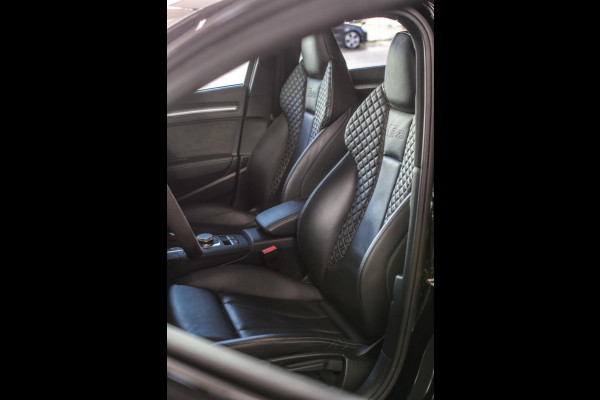 Audi RS3 Limousine 2.5 TFSI Quattro *Pano*RS-Stoelen*B&O*Camera*Keyless* Audi RS3 Limousine 2.5 TFSI Quattro *Pano*RS-Stoelen*B&O*Camera*Keyless*